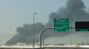 هجوم بطائرة مسيّرة يستهدف مبنى في الشارقة واشتعال ناقلة نفط قبالة دبي